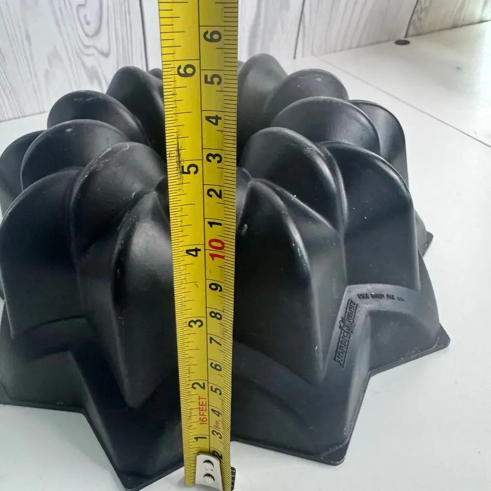 Nordic Ware STAR Bundt Cake Pan Heavy Cast Aluminum USA